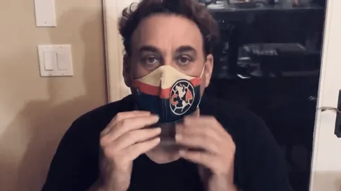 Faitelson le respondió al Piojo ¡con un barbijo del América!