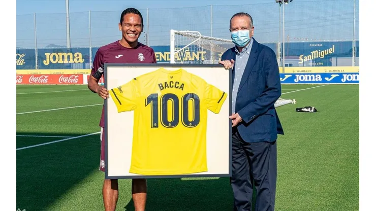 Carlos Bacca fue homeajeado por el Villarreal en España.