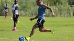 Eduardo Vargas entrenando (@TigresOficial)