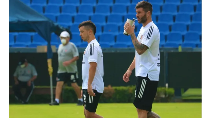 Leo Fernández junto a Gignac (@TigresOficial)