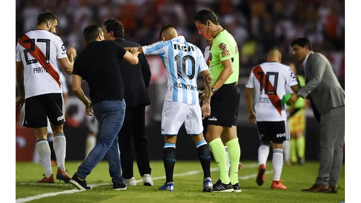 Foto de Ricardo Centurión ante River.