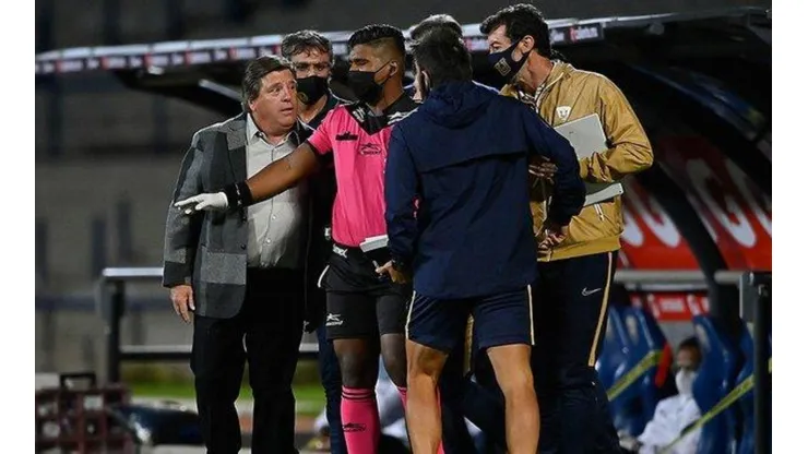 Twitter le recordó al Piojo Herrera que debe usar el cubreboca