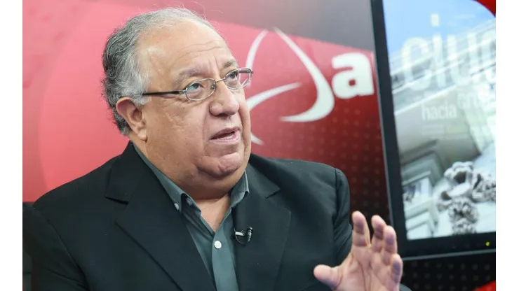 Tuesta es profesor en la PUCP.