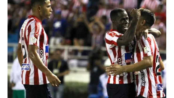 Carmelo renovó con Junior y 'Teo' Gutiérrez se le burló en Instagram