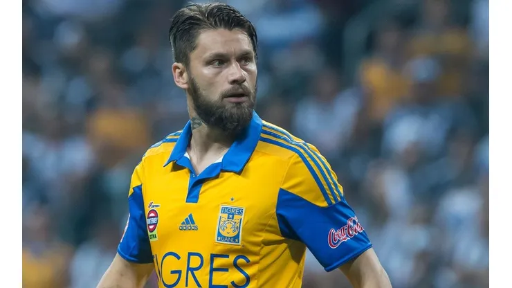 Cruzeiro recauda dinero para pagarle a Tigres por Sobis