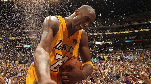 Kobe Bryant en su quinto título con los Lakers (Getty Images)