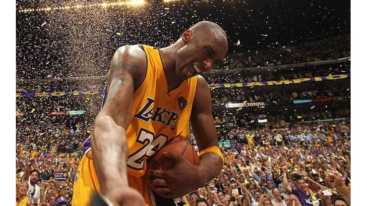 Kobe Bryant en su quinto título con los Lakers (Getty Images)