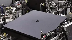 Reportan que los robots inteligentes de Sony arman una PS4 ¡en 30 segundos!