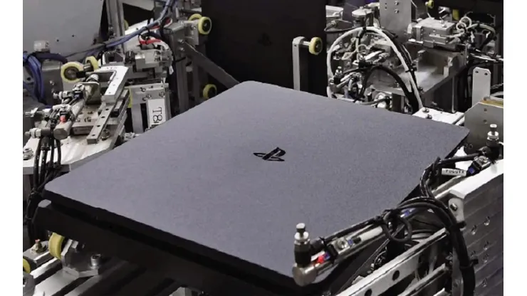 Reportan que los robots inteligentes de Sony arman una PS4 ¡en 30 segundos!