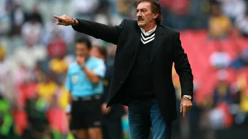 Ricardo La Volpe se mostró jugando al FIFA.