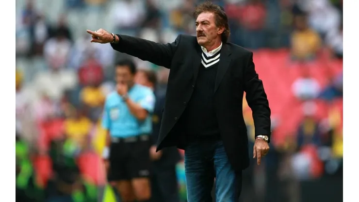 Ricardo La Volpe se mostró jugando al FIFA.