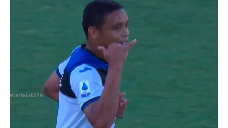 Así celebró Luis Fernando Muriel su gol 16 en la Serie A de Italia.