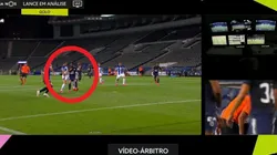 Captura de pantalla, revisión del VAR en la transmisión oficial del juego Porto vs. Belenenses.