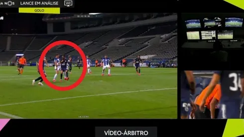 Captura de pantalla, revisión del VAR en la transmisión oficial del juego Porto vs. Belenenses.