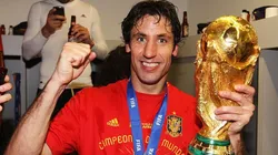 Joan Capdevila con la Copa del Mundo.