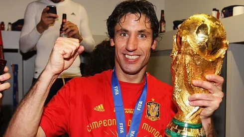 Joan Capdevila con la Copa del Mundo.