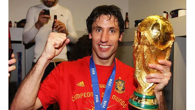 Joan Capdevila con la Copa del Mundo.