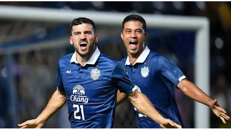 Cuesta jugó en Melgar de Arequipa antes de ir al fútbol tailandés.
