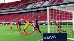 Tigres se perdió un gol insólito debajo del arco. (Captura)