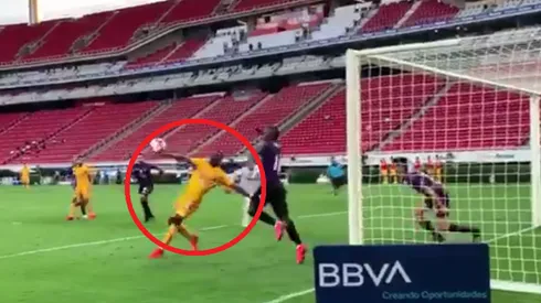 Tigres se perdió un gol insólito debajo del arco. (Captura)