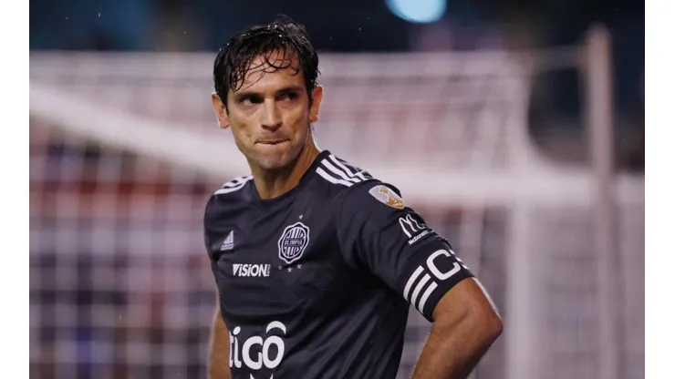 Roque Santa Cruz, ídolo absoluto de Olimpia.
