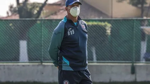Robert Dante Siboldi estará presente en el debut tras dar negativo en la prueba de coronavirus. Foto: Cruz Azul FC