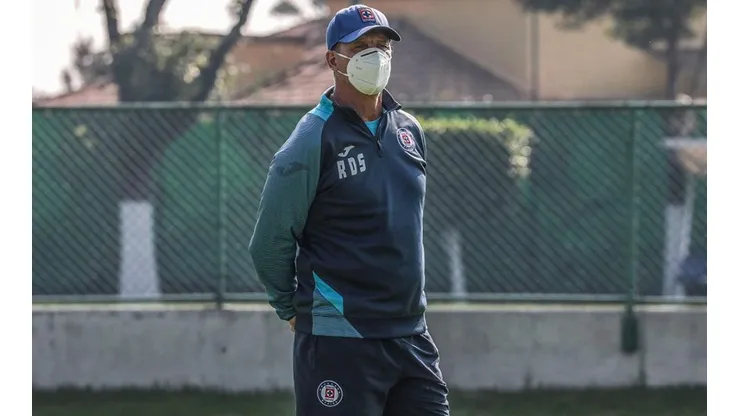 Robert Dante Siboldi estará presente en el debut tras dar negativo en la prueba de coronavirus. Foto: Cruz Azul FC