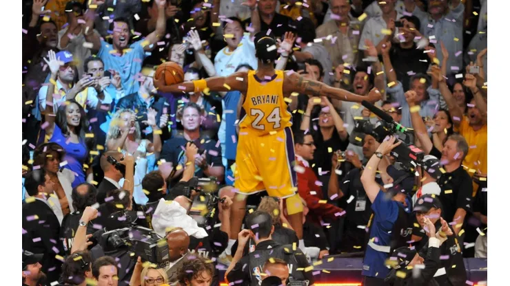 Kobe Bryant luego de la obtención del anillo (Getty)
