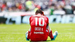 Diego Rigonato tendido en el césped (Getty Images)