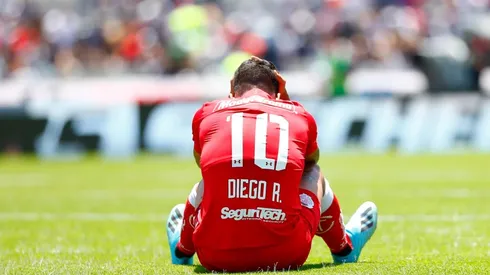 Diego Rigonato tendido en el césped (Getty Images)