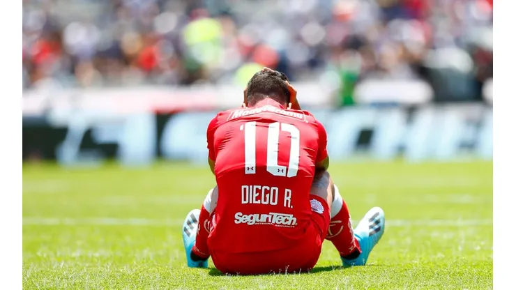 Diego Rigonato tendido en el césped (Getty Images)