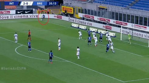 Alexis casi marca un gol olímpico ante Brescia (Foto: Captura)