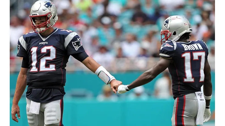 Tom Brady junto a Brown en los Patriots (Getty)