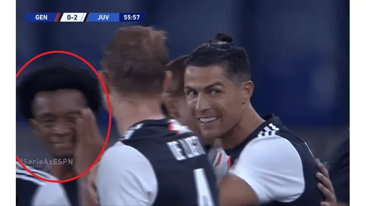 Ayayai: A Cuadrado le metieron un manotazo en la cara en el gol de Cristiano
