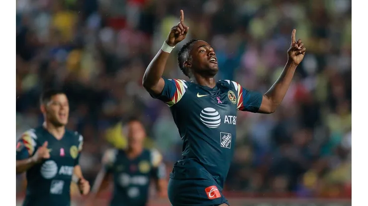 Renato Ibarra hace de DJ en las redes