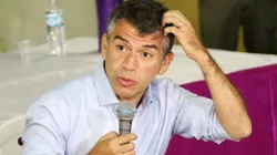 Julio Guzmán es el lider del Partido Morado.