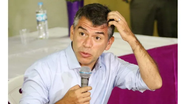 Julio Guzmán es el lider del Partido Morado.