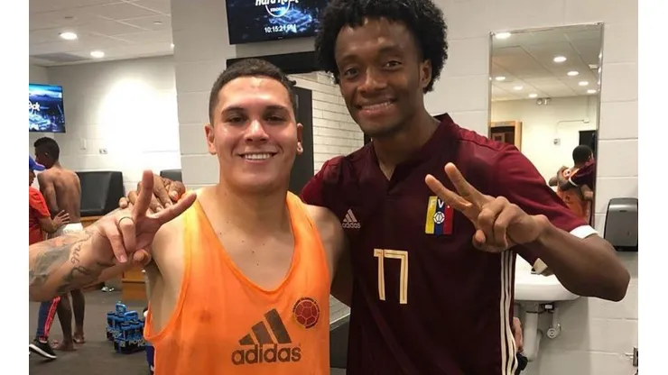"Te ves como alto": Cuadrado se burla en Instagram de Juanfer Quintero