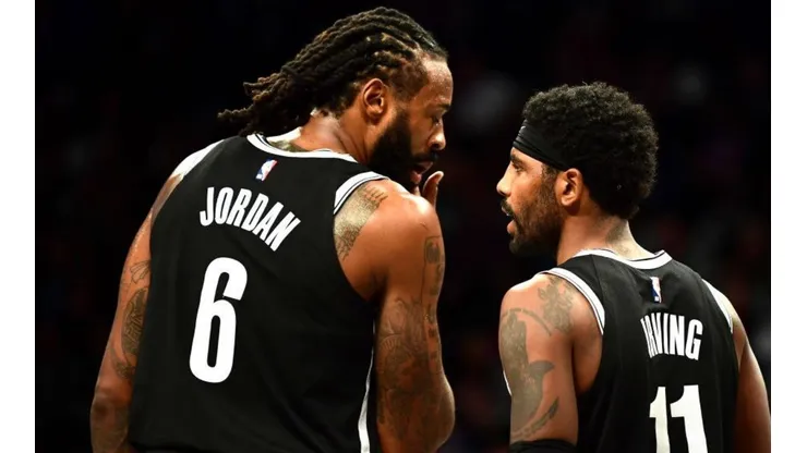 DeAndre Jordan y Kyrie Irving (Getty Images)