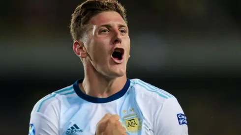 Adolfo Gaich con la camiseta de la Selección Argentina.