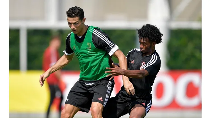 Cristiano Ronaldo se hizo el look de Cuadrado y preguntó: "¿Cómo me queda?"