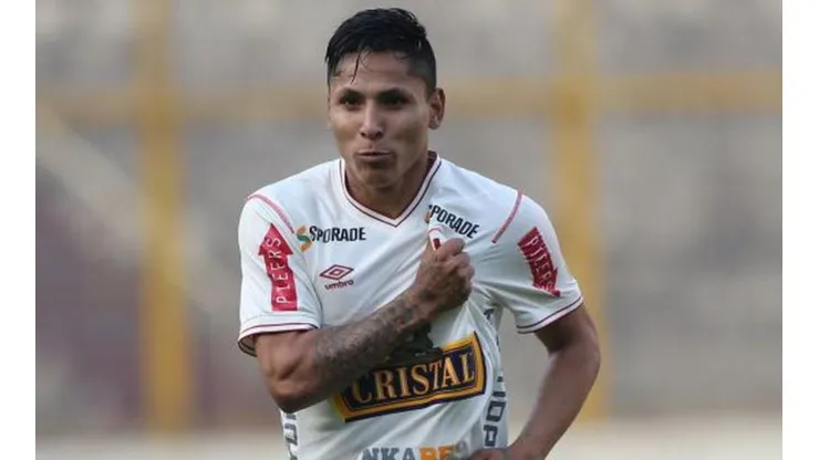 Raúl Ruidíaz campeono el 2013 con Universitario de Deportes.