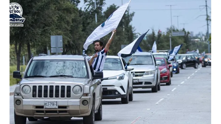 Rayados copa las calles de Monterrey y recibe saludos europeos
