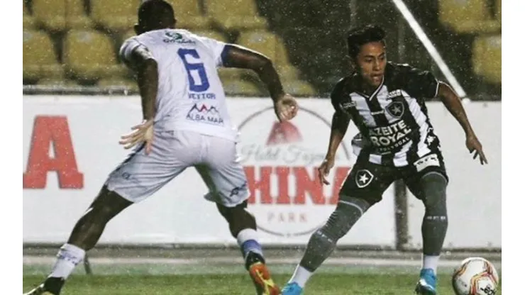 Alexander Lecaros llegó al Botafogo para el 2020.