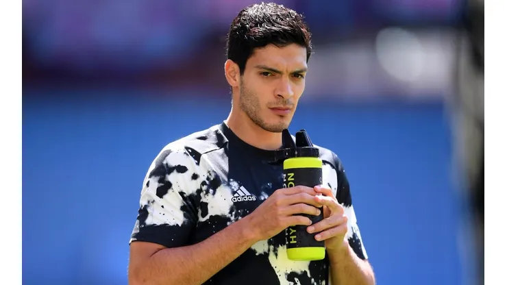 A Raúl Jiménez le salió competencia pesada pensando en Juventus