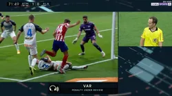 Es un escándalo: el penal que dio el árbitro y ratificó el VAR para el Atleti