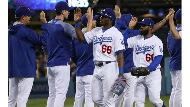 Suman y siguen los problemas en los Dodgers