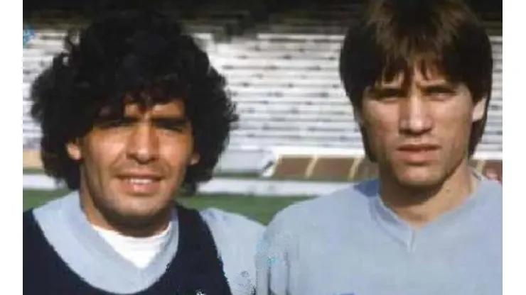 Pietro Puzone junto a Diego Armando Maradona.
