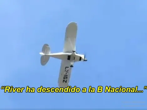 Video: pagó una avioneta para que pase el audio del descenso de River