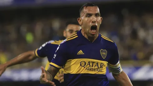 Foto de Carlos Tevez celebrando su gol ante Gimnasia.